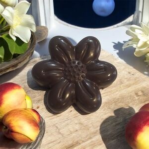 Orchid & Vine Goat Milk Charcoal Soap Midnight Gardenia 1